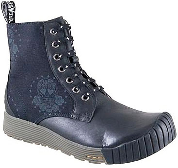 Women's Dr. Martens Boot R12390001F